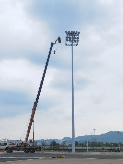 Dernière affaire concernant Installation de lampes à mât haut de 1250W pour terrain de football
