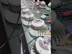 Éclairage à LED à haute baie en position dangereuse