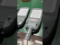 Éclairage extérieur Ip65 capteur de mouvement en aluminium imperméable à l'eau Lampe solaire 300w 400w 500w