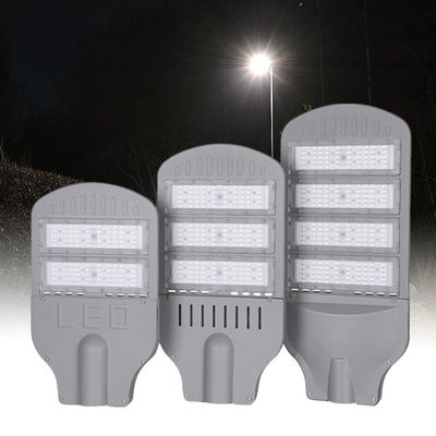 Lampadaire LED haute luminosité avec protection IP65 et support réglable pour l'éclairage routier extérieur