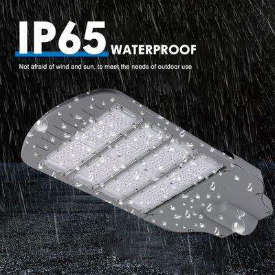 Lampadaire LED haute luminosité avec protection IP65 et support réglable pour l'éclairage routier extérieur