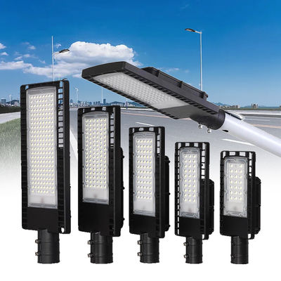 Lampadaire LED étanche IP66 avec une efficacité de 120 lm/W et une température de couleur de 3000K-6500K pour l'éclairage routier extérieur