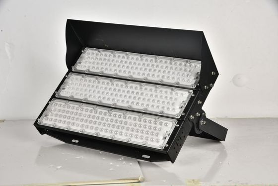 Projecteur de stade LED à support de fixation 750W avec indice d'étanchéité IP67 et durée de vie de 50 000 heures pour terrains de sport et arènes