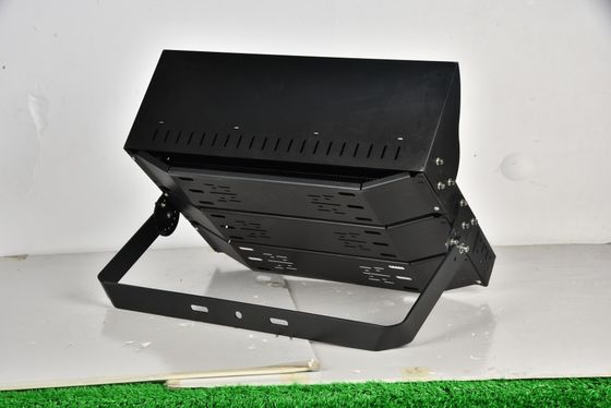 Projecteur de stade LED à support de fixation 750W avec indice d'étanchéité IP67 et durée de vie de 50 000 heures pour terrains de sport et arènes