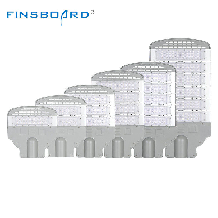 Projecteur de rue à LED étanche IP65 avec lentille en polycarbonate et alliage d'aluminium, efficacité de 130-140lm/w pour usage extérieur