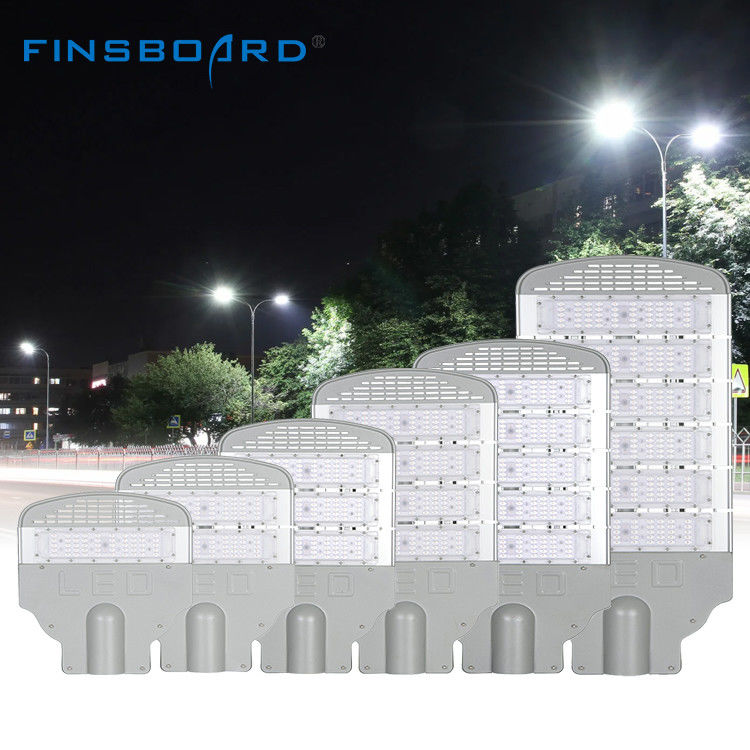 Lampadaire LED en aluminium moulé sous pression étanche IP65 à haute transmittance pour environnements extérieurs