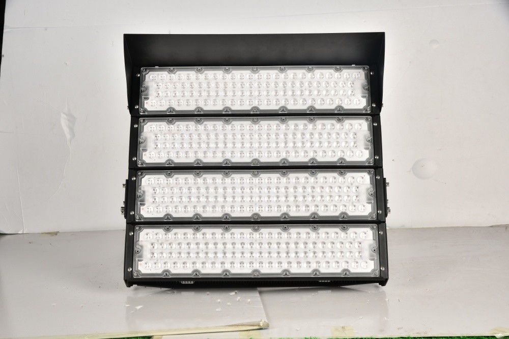 Projecteur de mât LED étanche IP65 avec une durée de vie de 50 000 heures et un angle de faisceau réglable pour les stades