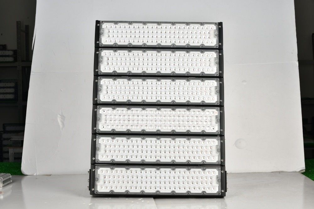 Projecteur de mât élevé à LED 2000W étanche IP65 avec une durée de vie de 50 000 heures pour stade et projecteur extérieur
