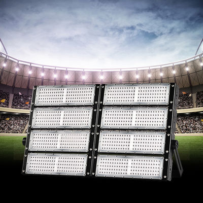 Ip66 High Mast Light 70w 140w 210w 280w 350w 420w 560w 700w Led Stadium Flood Light Lumière à LED