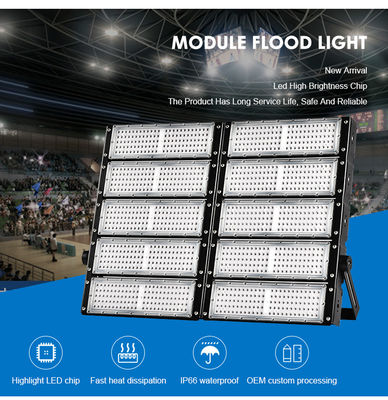 Ip66 High Mast Light 70w 140w 210w 280w 350w 420w 560w 700w Led Stadium Flood Light Lumière à LED