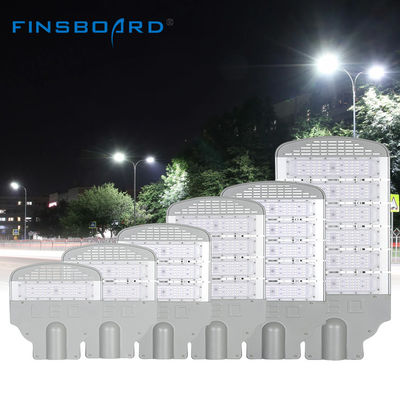 Lampadaire LED en aluminium moulé sous pression étanche IP65 à haute transmittance pour environnements extérieurs