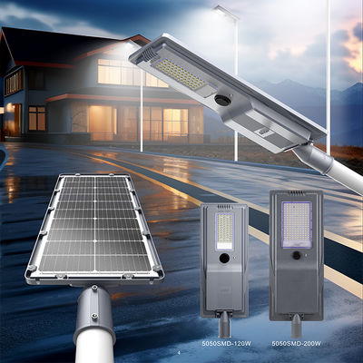 Bonne qualité Ip65 étanche à l'eau extérieur de la route de lumière Smd en aluminium 400w 600w tout en un Led solaire Street Light